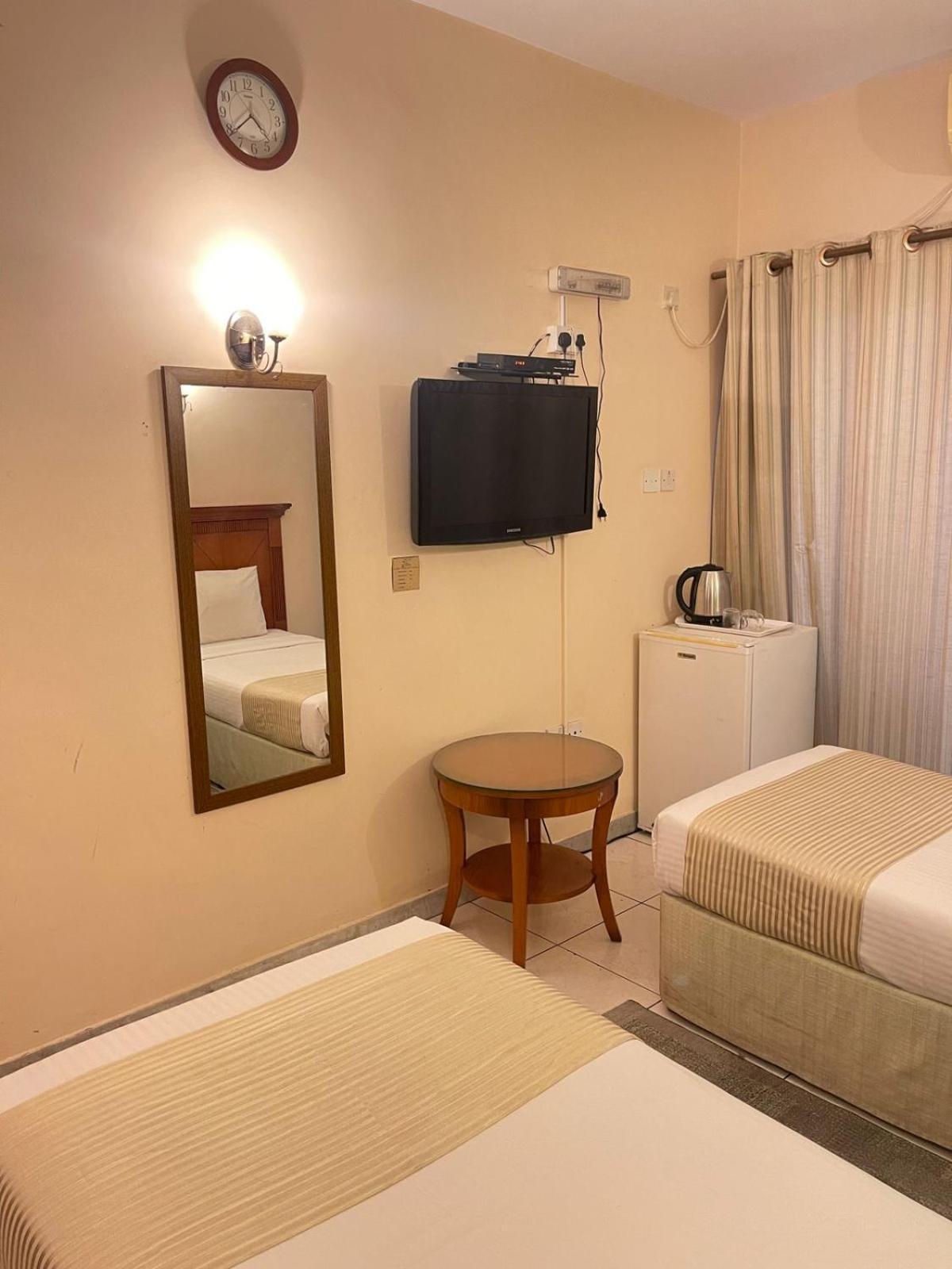 דובאי Tara Hotel Llc מראה חיצוני תמונה